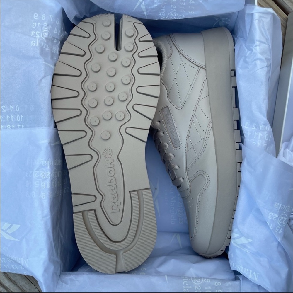 Maison Marigela Reebok Tabi Split Toe sneaker Taupe color unisex women 9.5 men 8 - Picture 4 of 5